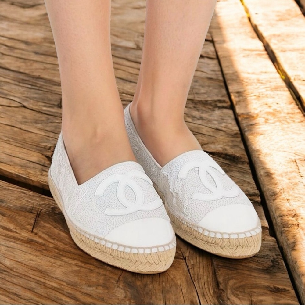 CHANEL White Interlocking CC Patent Sequins Espadrille